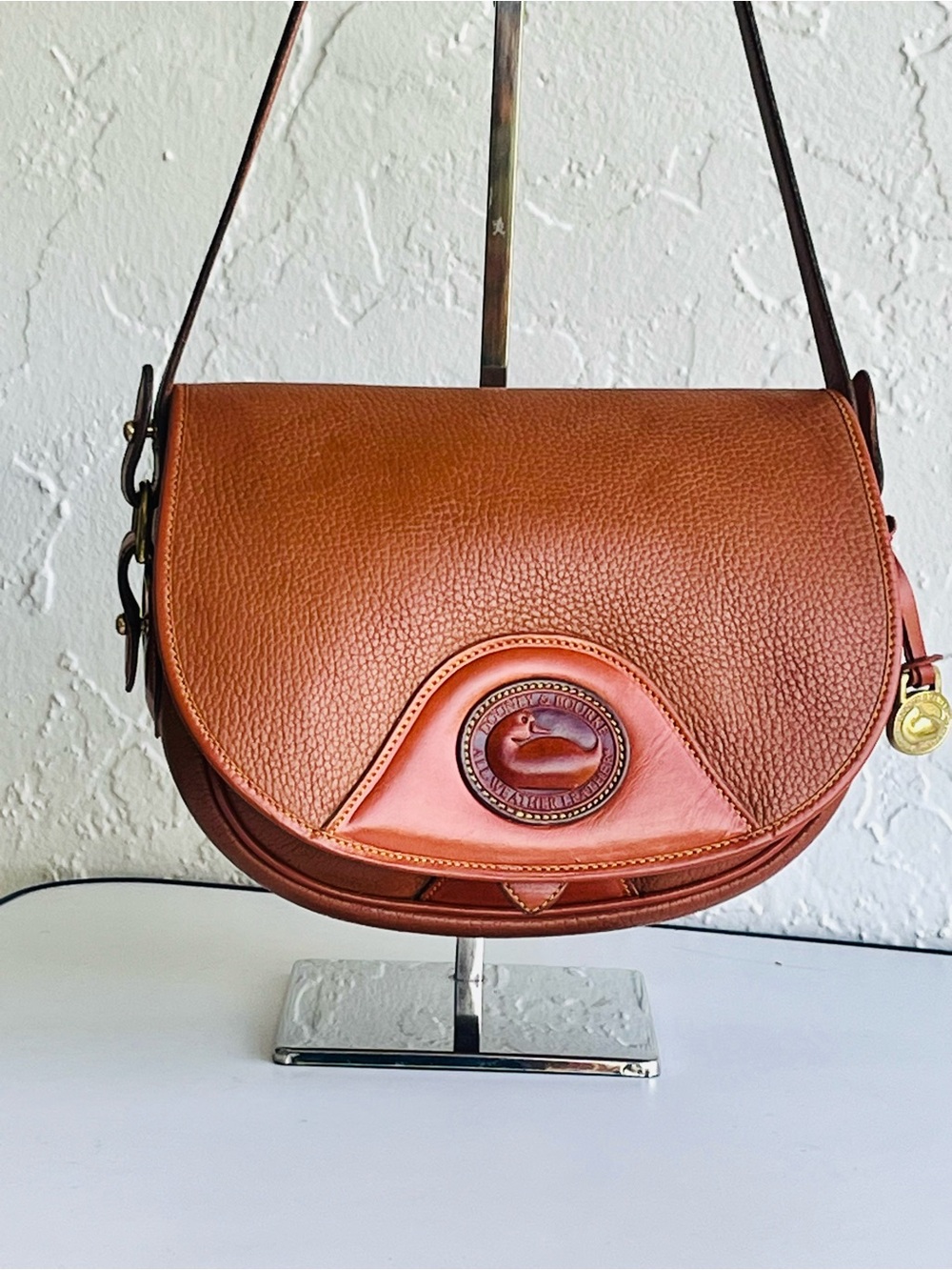 VINTAGE DOONEY AND BOURKE COGNAC BROWN SHOULDER BAG